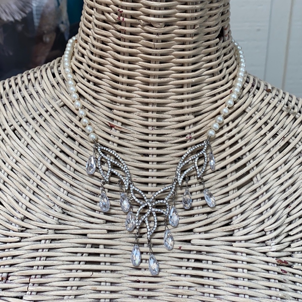 Vintage Carolee Pearl Rhinestone Necklace - Picture 2 of 11
